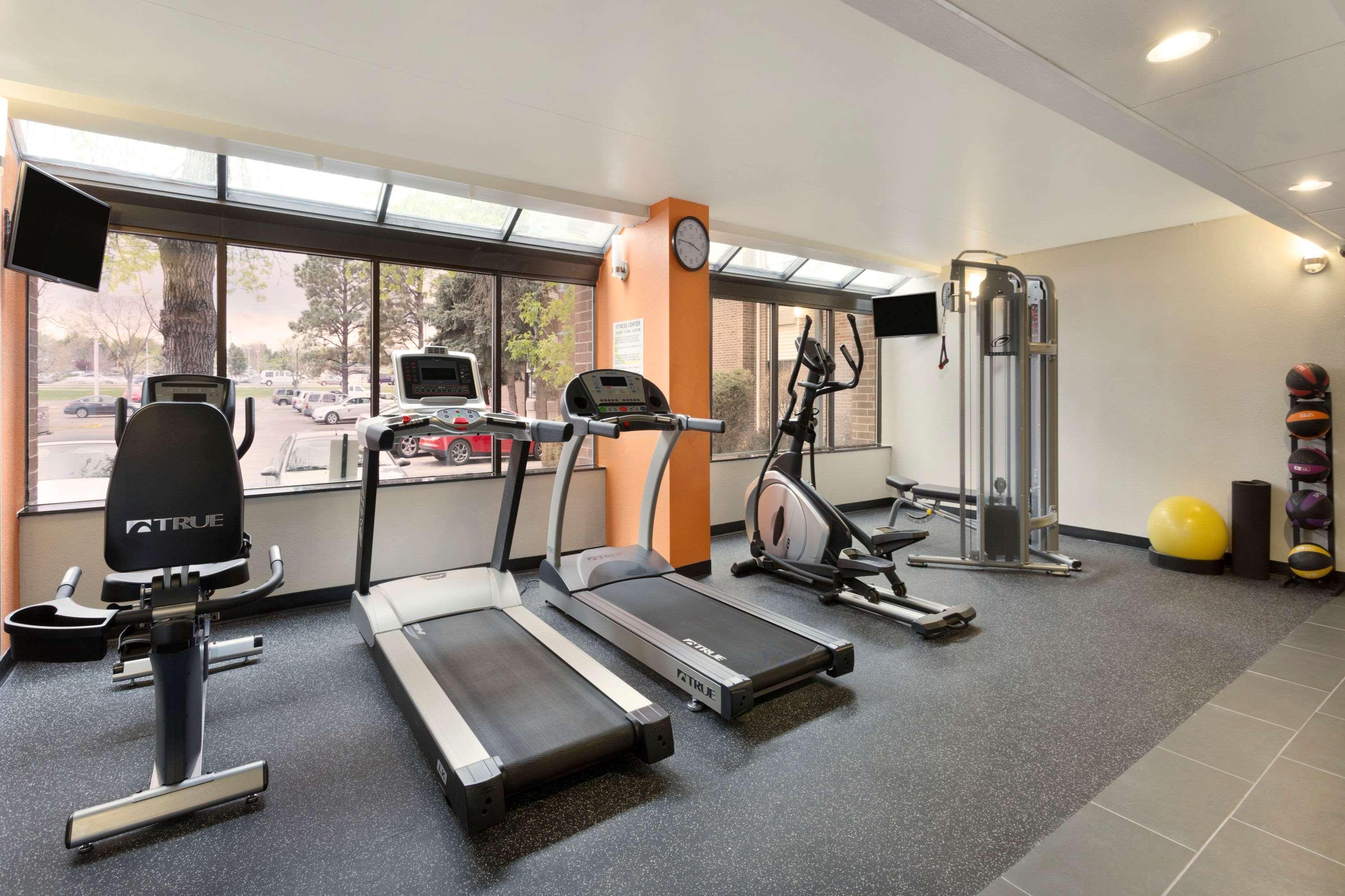 Super 8 By Wyndham Westminster Denver North Экстерьер фото